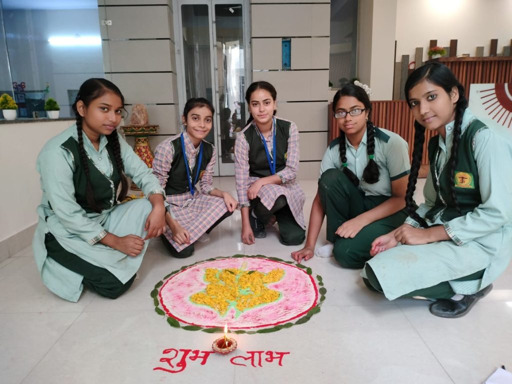 Exhibition displaying arts and crafts